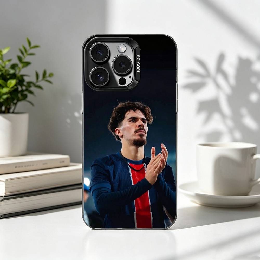 Football star V-Vitinha Ferrei - مراجعة Phone Cases Louis Vuitton وسعره
