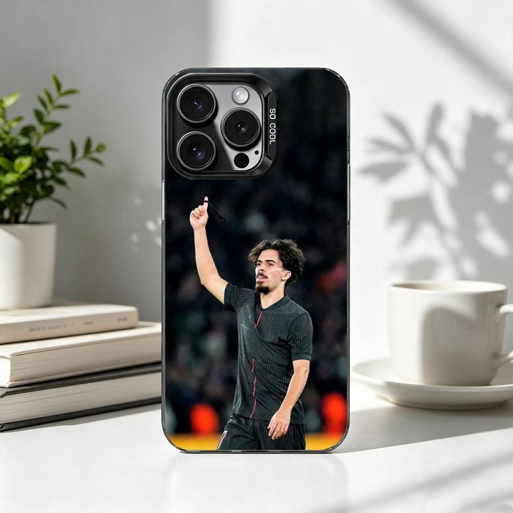 Football star V-Vitinha Ferrei - مراجعة Phone Cases Louis Vuitton وسعره